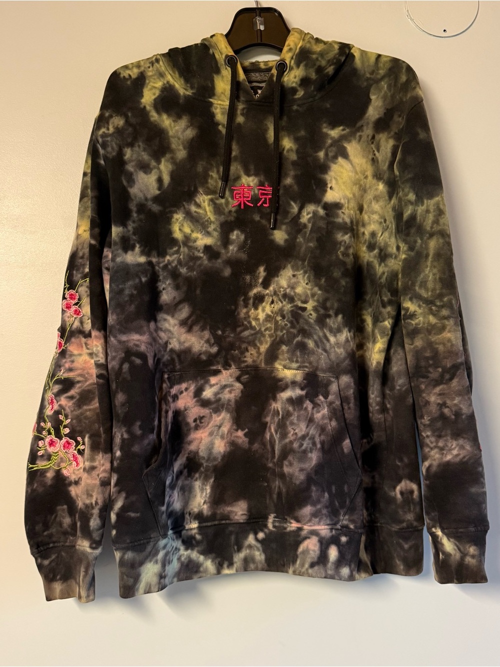 BLIND ROOSTER. Tie-Dye Black and Yellow Hooded Pullover Sweatshirt